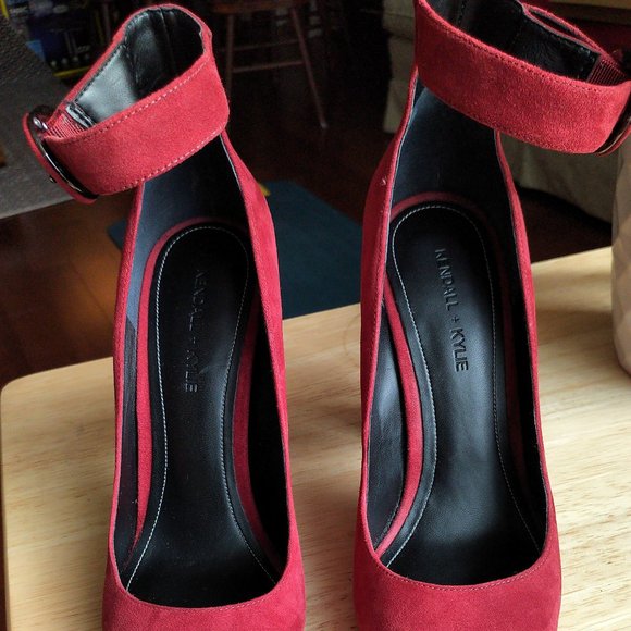 Kendall & Kylie Dark Red Suede ankle strap heels - Picture 8 of 9